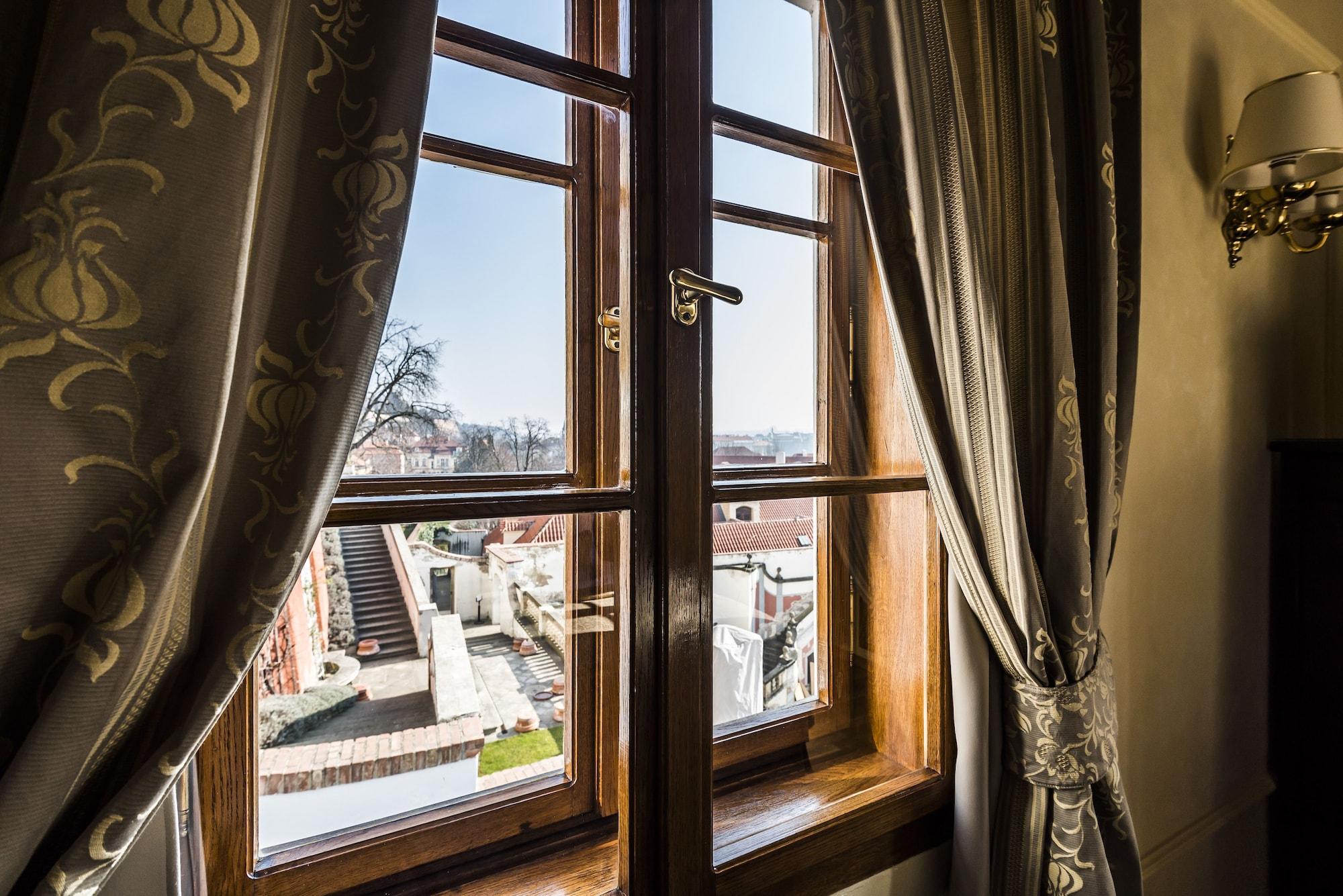 Golden Well Hotel Praga Exterior foto